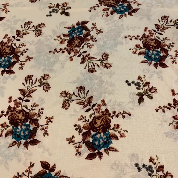 Rue 21 Floral Blouse - Picture 2 of 6